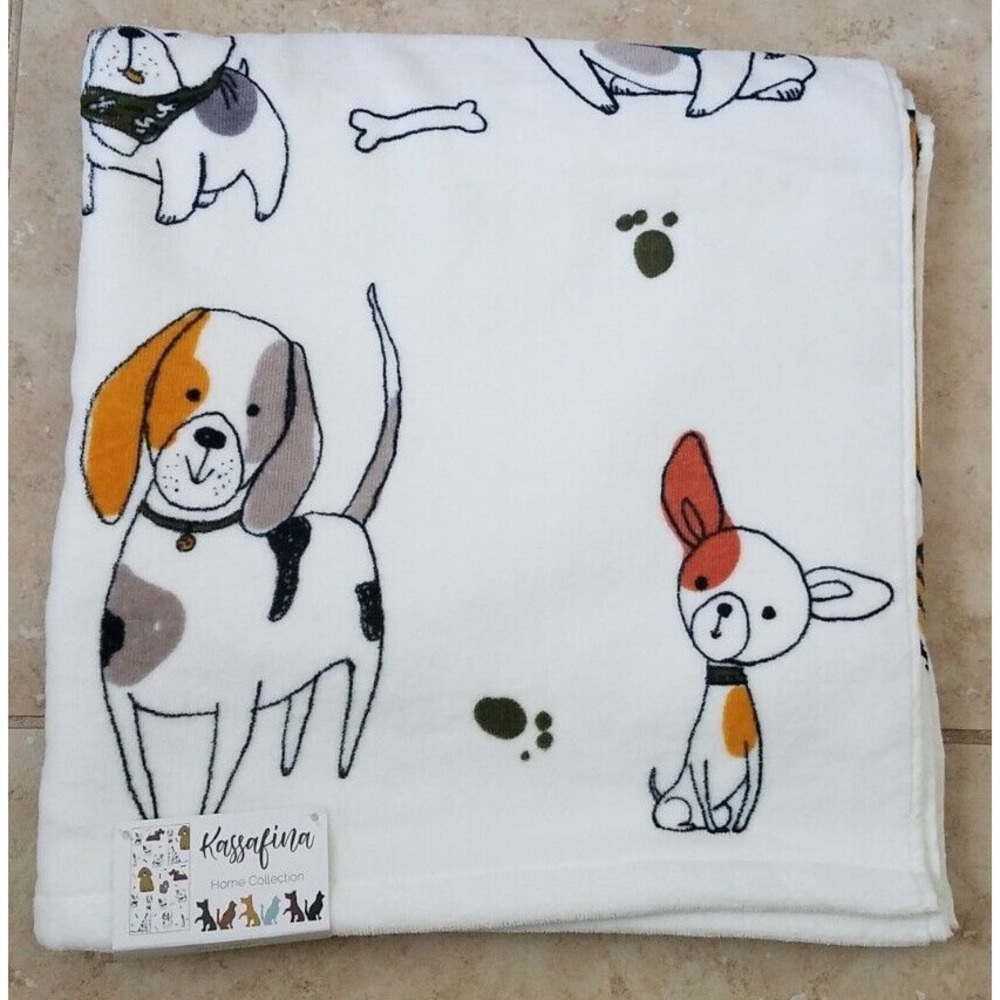 Kassafina Bath Towel Cute Dogs Bandanas Bones NEW